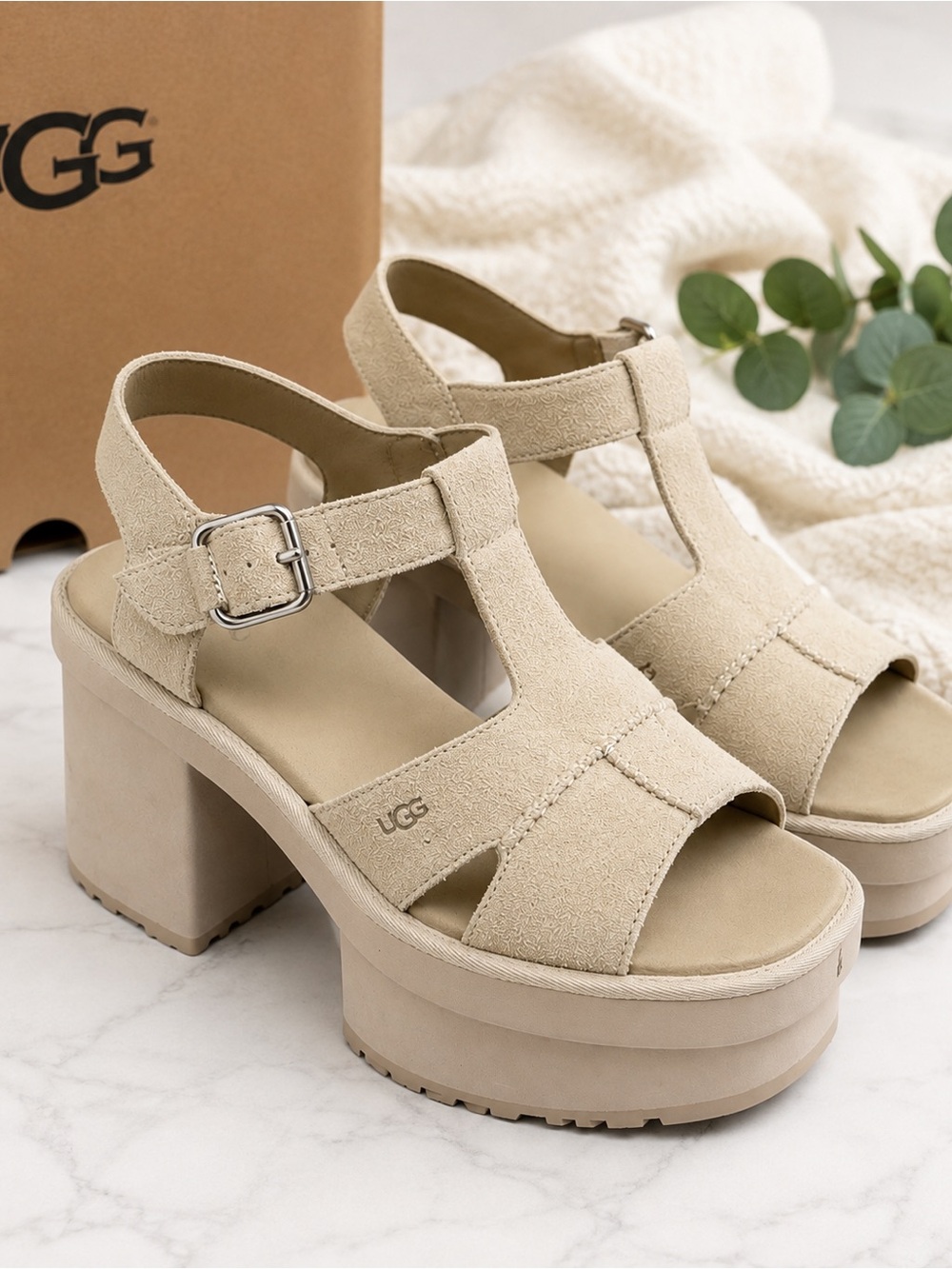 UGG New Heights Womens Sand Suede Platform T-Strap Block Heels Size 8.5 NWOB